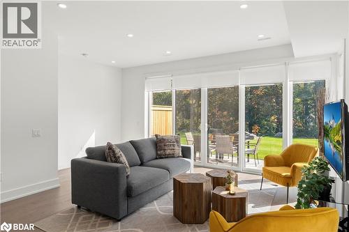 43 Rockmount Crescent, Gravenhurst, ON - Indoor Photo Showing Living Room