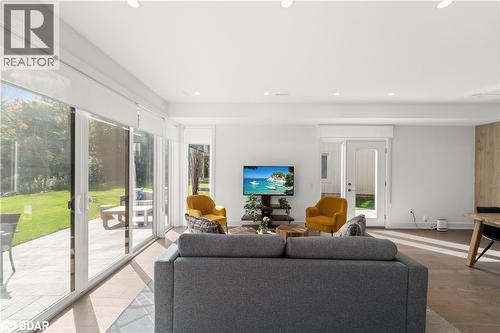 43 Rockmount Crescent, Gravenhurst, ON - Indoor Photo Showing Living Room