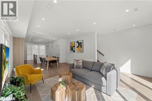 43 Rockmount Crescent, Gravenhurst, ON - Indoor Photo Showing Living Room