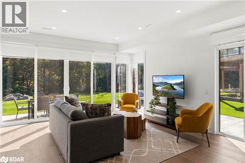 43 Rockmount Crescent, Gravenhurst, ON - Indoor Photo Showing Living Room