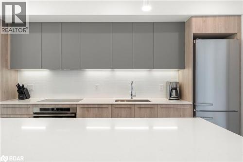 43 Rockmount Crescent, Gravenhurst, ON - Indoor Photo Showing Kitchen With Upgraded Kitchen