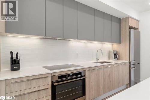 43 Rockmount Crescent, Gravenhurst, ON - Indoor Photo Showing Kitchen With Upgraded Kitchen