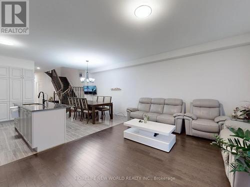 43 Titan Trail, Markham, ON - Indoor Photo Showing Living Room