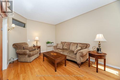 8 Inwood Place, Brampton, ON - Indoor Photo Showing Living Room