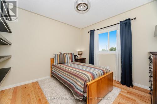 8 Inwood Place, Brampton, ON - Indoor Photo Showing Bedroom