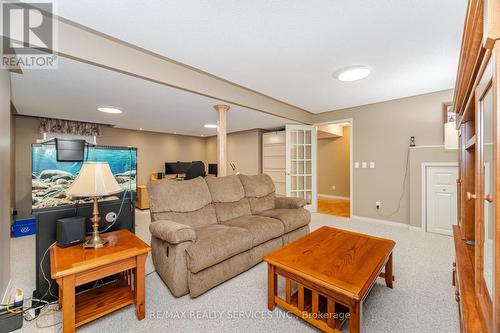 8 Inwood Place, Brampton, ON - Indoor Photo Showing Living Room
