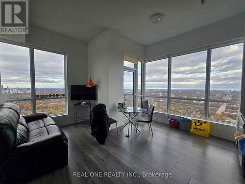 5407 - 395 Bloor Street E, Toronto, ON - Indoor Photo Showing Living Room