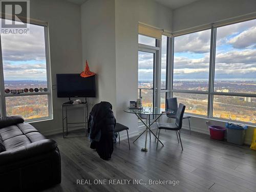 5407 - 395 Bloor Street E, Toronto, ON - Indoor Photo Showing Living Room