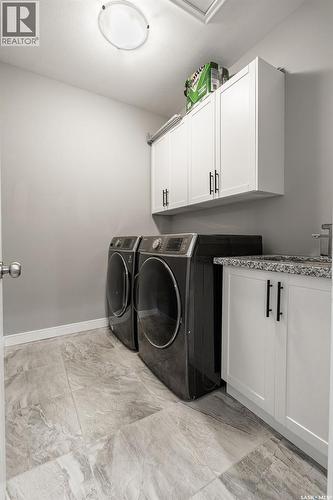 712 Maple Court, Warman, SK - Indoor Photo Showing Laundry Room