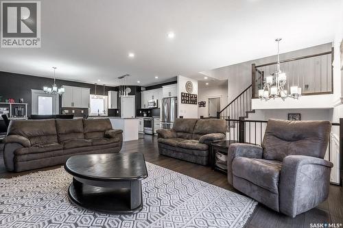 712 Maple Court, Warman, SK - Indoor Photo Showing Living Room