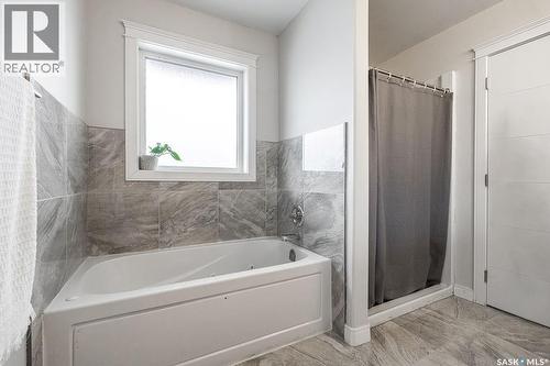 712 Maple Court, Warman, SK - Indoor Photo Showing Bathroom