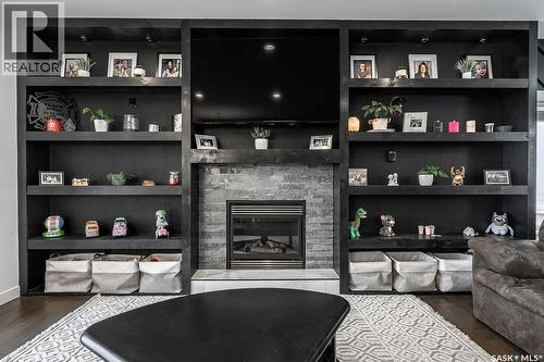 712 Maple Court, Warman, SK - Indoor Photo Showing Living Room With Fireplace