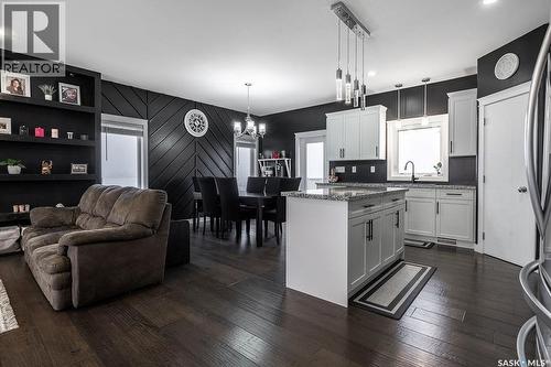 712 Maple Court, Warman, SK - Indoor Photo Showing Kitchen