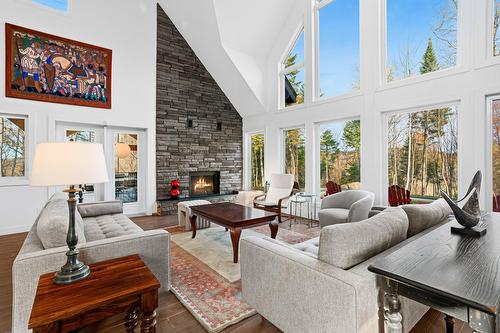 Salon - 207 Mtée Du Val-De-Loire, Saint-Adolphe-D'Howard, QC - Indoor Photo Showing Living Room With Fireplace