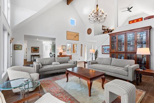 Salon - 207 Mtée Du Val-De-Loire, Saint-Adolphe-D'Howard, QC - Indoor Photo Showing Living Room
