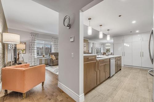 Passageway - 605-7720 Rue Du Daim, Québec (Charlesbourg), QC - Indoor Photo Showing Kitchen