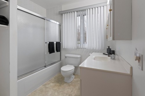 Salle de bains - 99 Rue Hamilton, Châteauguay, QC - Indoor Photo Showing Bathroom