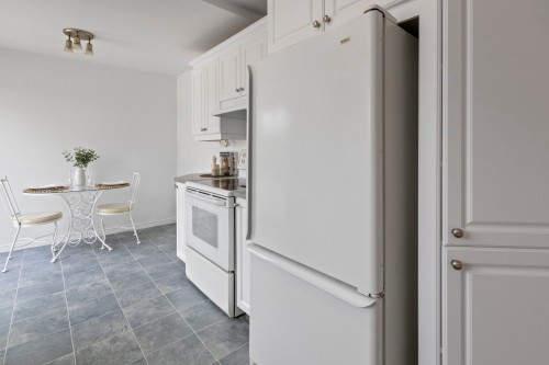 Cuisine - 99 Rue Hamilton, Châteauguay, QC - Indoor Photo Showing Kitchen