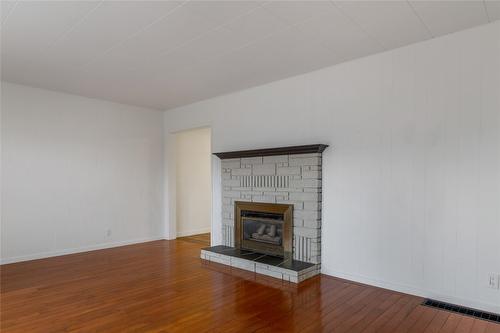 4214 34 Street, Vernon, BC - Indoor Photo Showing Living Room With Fireplace