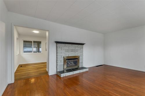 4214 34 Street, Vernon, BC - Indoor Photo Showing Living Room With Fireplace