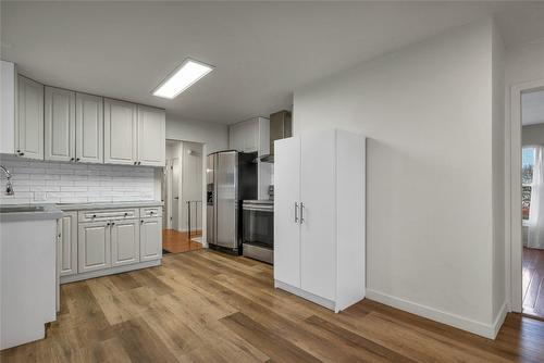4214 34 Street, Vernon, BC - Indoor Photo Showing Kitchen