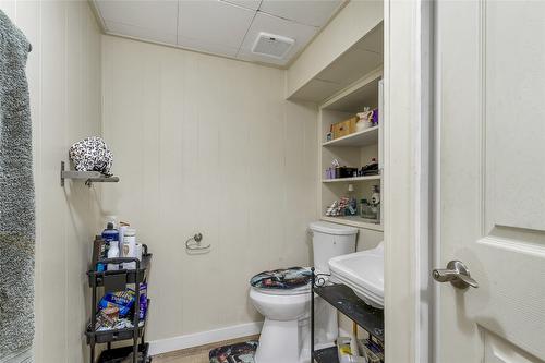 4214 34 Street, Vernon, BC - Indoor Photo Showing Bathroom