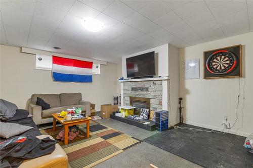 4214 34 Street, Vernon, BC - Indoor With Fireplace