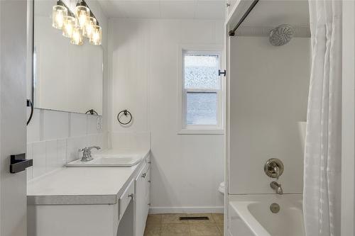 4214 34 Street, Vernon, BC - Indoor Photo Showing Bathroom