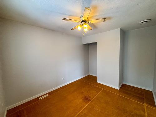 2866 95 Highway, Brisco, BC - Indoor Photo Showing Other Room