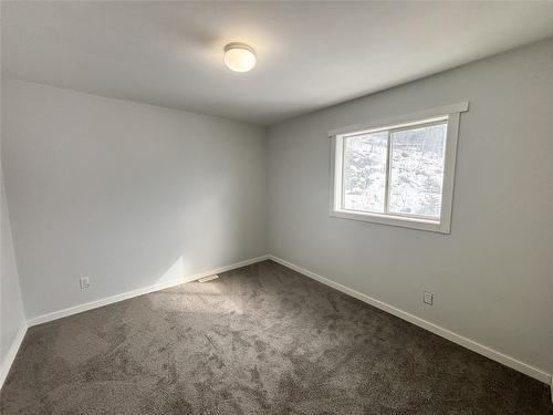 2866 95 Highway, Brisco, BC - Indoor Photo Showing Other Room