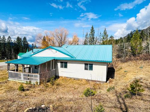 2866 95 Highway, Brisco, BC - Outdoor With Deck Patio Veranda