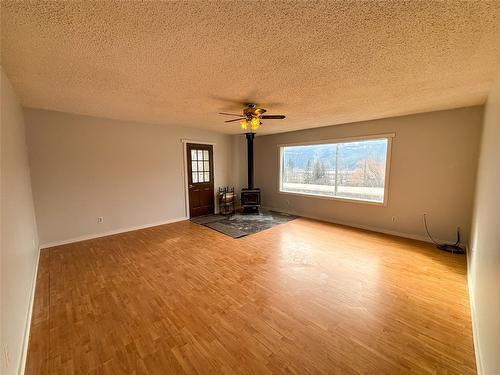 2866 95 Highway, Brisco, BC - Indoor Photo Showing Other Room