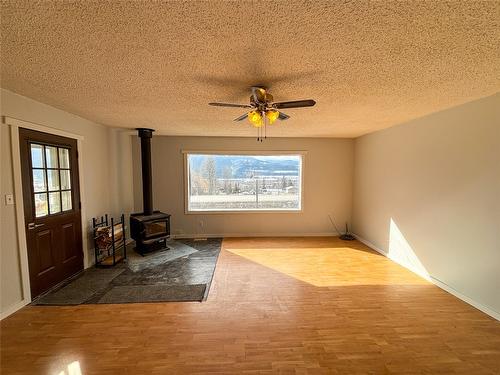 2866 95 Highway, Brisco, BC - Indoor Photo Showing Other Room