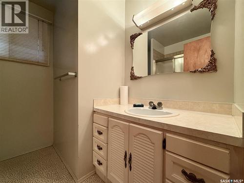 83 Young Crescent, Regina, SK - Indoor Photo Showing Bathroom