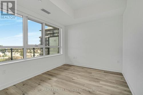 628 - 395 Dundas Street W, Oakville, ON - Indoor Photo Showing Other Room