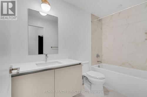628 - 395 Dundas Street W, Oakville, ON - Indoor Photo Showing Bathroom