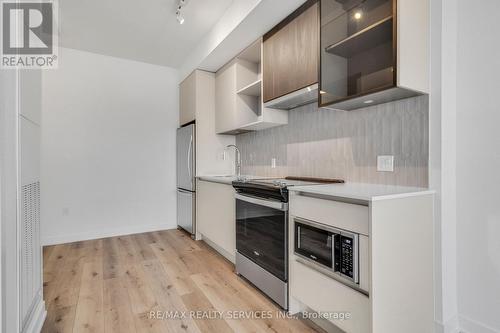 628 - 395 Dundas Street W, Oakville, ON - Indoor