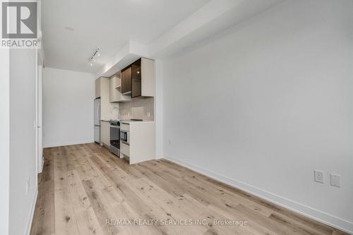 628 - 395 Dundas Street W, Oakville, ON - Indoor Photo Showing Other Room