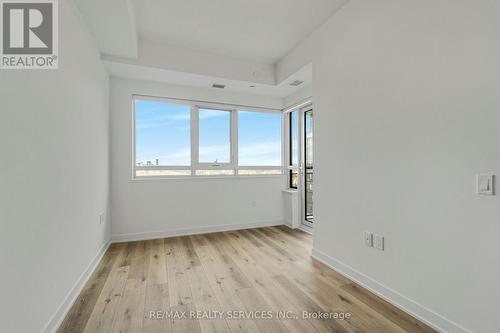 628 - 395 Dundas Street W, Oakville, ON - Indoor Photo Showing Other Room