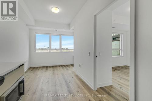 628 - 395 Dundas Street W, Oakville, ON - Indoor Photo Showing Other Room