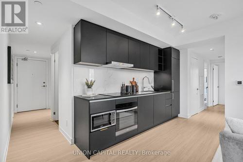 1509 - 8 Wellesley Street W, Toronto, ON - Indoor