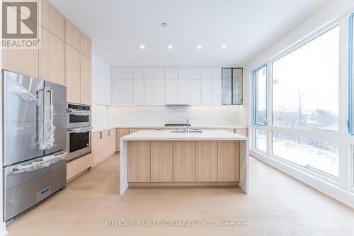 85 Post Oak Drive, Richmond Hill, ON - Indoor Photo Showing Kitchen