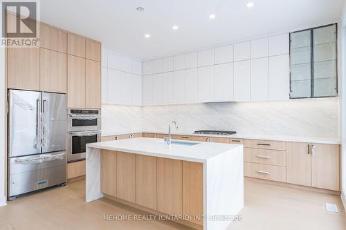 85 Post Oak Drive, Richmond Hill, ON - Indoor Photo Showing Kitchen With Upgraded Kitchen