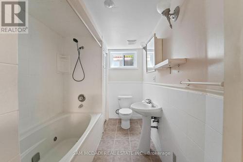 2032 Shannon Drive, Mississauga, ON - Indoor Photo Showing Bathroom