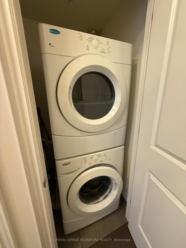 818-23 Glebe Road W, Toronto, ON - Indoor Photo Showing Laundry Room