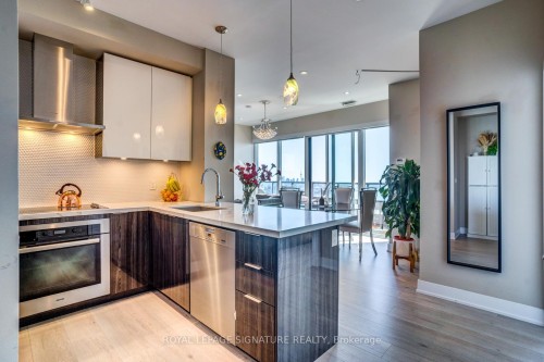 Lph05A-30 Shore Breeze Drive, Toronto, ON - Indoor Photo Showing Kitchen With Upgraded Kitchen