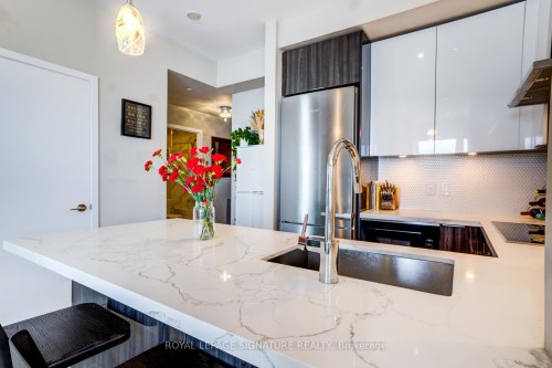 Lph05A-30 Shore Breeze Drive, Toronto, ON - Indoor Photo Showing Kitchen With Upgraded Kitchen