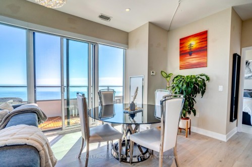 Lph05A-30 Shore Breeze Drive, Toronto, ON - Indoor Photo Showing Dining Room