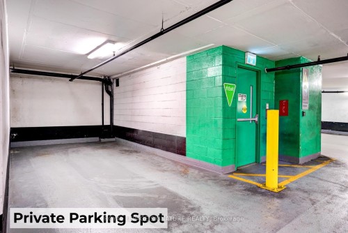 Lph05A-30 Shore Breeze Drive, Toronto, ON - Indoor Photo Showing Garage