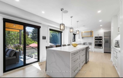 2506 Camilla Road, Mississauga, ON - Indoor Photo Showing Kitchen With Upgraded Kitchen